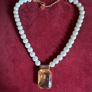 Elegant Pearl Necklace with Gold Pendant